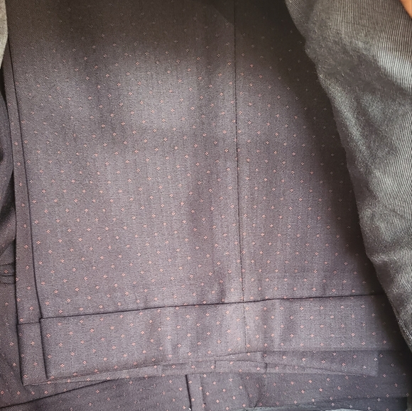 2 and 3 piece suits complete with shirts, ties, and pocket squares most with tag - Picture 3 of 17